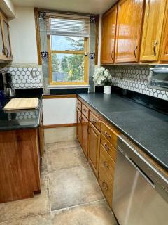 Cozy-Furnished-Seattle-Apt3BR1BA - 4