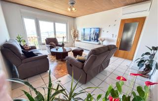 3 Bedroom Awesome Apartment In Novi Vinodolski - 8
