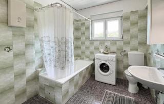 3 Bedroom Awesome Apartment In Novi Vinodolski - 5