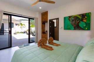 Villa Internationale 3BR Tropical Escape - 5