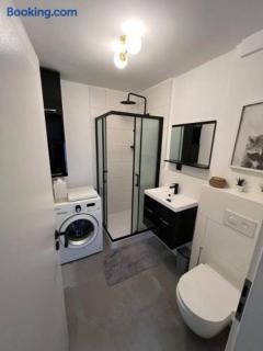 Cozy Home in Nature Park - Apartment - 4