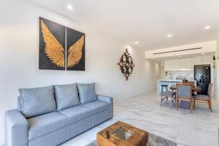Luxury Condo with Shared Gym, Rooftop Pool, and Centrally Located - 6