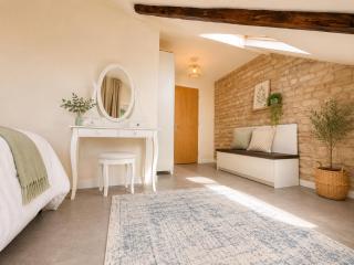 North London A spacious 7 bedroom house accommodating up to 18 people complete with own gym and table tennis - London - 7