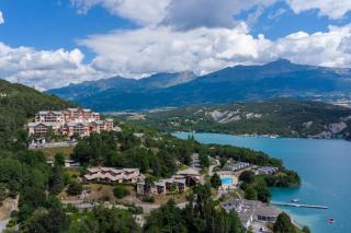 Mobile homes for 4 people with lake view in Residence L'Ecrin du Lac, Chorges - 4