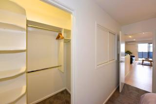 Spacious CBD 1-Bed 1-Bath - 5