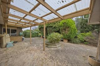 Huge 5 Bed Party House Pool, Renovated Tram, Bar - 2