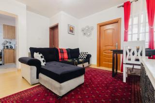 Chic City Apt with attached Private Bath 5km toUN - 7