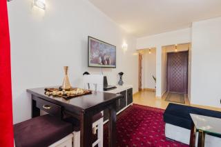 Chic City Apt with attached Private Bath 5km toUN - 6