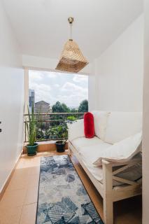 Chic City Apt with attached Private Bath 5km toUN - 2