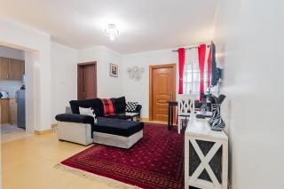 Chic City Apt with attached Private Bath 5km toUN - 1