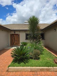 Ivory & Mane Estate - Jacaranda - 8