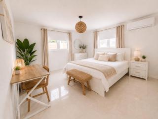5BR Villa Aruba with Pool Sleeps 10 Family Friends - 1
