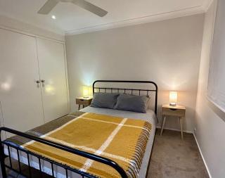 3BR Retreat with Sunset Views over Brisbane Water - 3