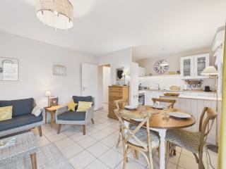 Vue mer, plage à pied, bel appart pour 4 - 3