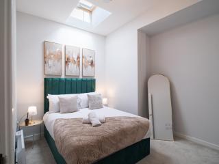 Leeds Dock Penthouse Retreat With Free Parking - 1