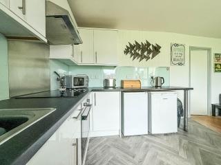 Lovely 3 Bed Bungalow, Sleeps 6 In A Beautiful Location In Cornwall Ref 85070P - 2