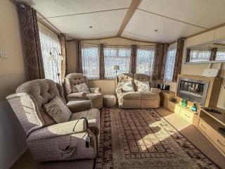 Ref 40035Nd - Superb Caravan With Decking & Free Wifi At North Denes Holiday Park - 6