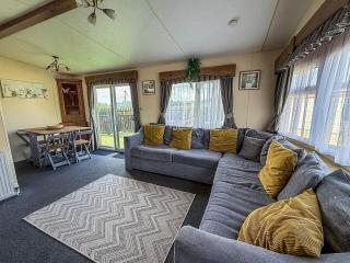 Great Dog Friendly Caravan For Hire At North Denes In Suffolk Ref 40068Nd - 6