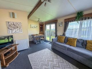 Great Dog Friendly Caravan For Hire At North Denes In Suffolk Ref 40068Nd - 5