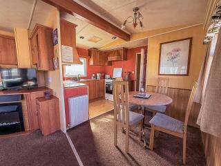 Spacious Caravan For Hire With Decking By The Beach In Suffolk Ref 40094Nd - 6