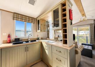 Homely Caravan With Decking At North Denes In Suffolk, Ref 40119And - 8