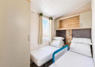 Homely Caravan With Decking At North Denes In Suffolk, Ref 40119And - 7