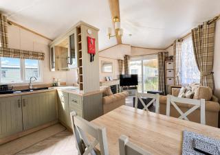 Homely Caravan With Decking At North Denes In Suffolk, Ref 40119And - 6