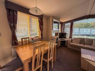 Lovely Caravan With Spacious Decking At North Denes In Suffolk, Ref 40134Nd - 2