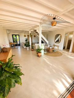 VILLA SERENITY magnifique villa 8 personnes avec piscine et vue mer à ST-GILLES-LES-BAINS, quartier de Montroquefeuil - 2