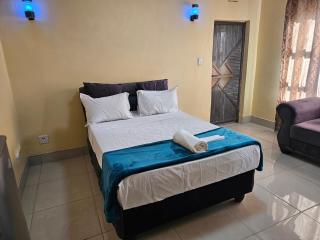 G Chester Guest House - 7