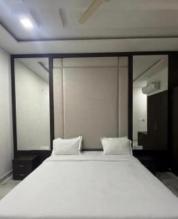 Hotel Pratap Palace - 5