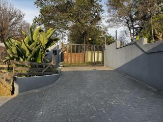 River Road Retreat Randpark - 5