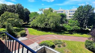 Sunny and renovated flat in secure residence - 2