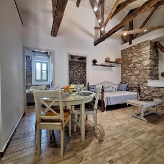 Alekos Cozy Stone 2BR Home Karya Center - 0