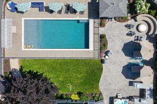 Iconic South Haven Estate - Pool, Hot Tub, Outdoor Kitchen, Game Room & More! - 2