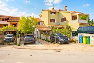 Apartment with Jacuzzi and Beautiful Garden - 8
