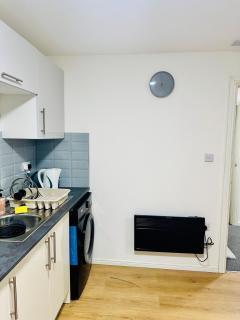 Sleek & New 2-Bed Flat in Central Mansfield - 7