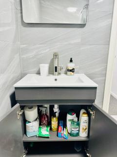 Sleek & New 2-Bed Flat in Central Mansfield - 2