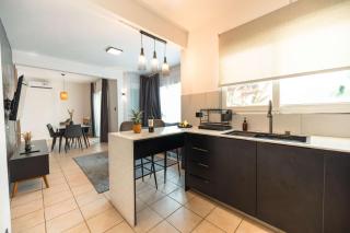 Stunning Villa with Pool, 5 Min to Beach - LB2 - 1
