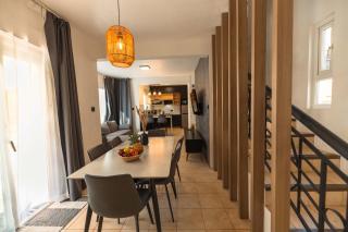 Stunning Villa with Pool, 5 Min to Beach - LB2 - 2