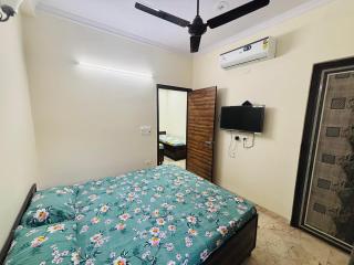 Premium Homestay with Balcony View - 3