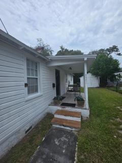 Firefly Cottage! 2 Bed 1 Bath Close to Downtown NAS - 9