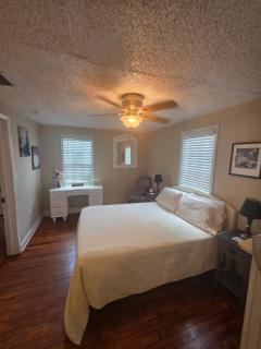 Firefly Cottage! 2 Bed 1 Bath Close to Downtown NAS - 2
