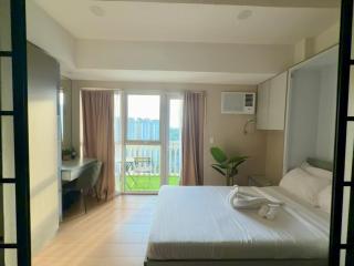 Sunset View in Venice Grand Canal Mall Suite, Pet Friendly, Walking distance to Venice Mall, 5 mins away to BGC - Manila - 2