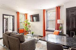 Cozy 2BR,1BA Retreat for 6 with Free Parking in Philly - 3