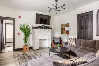 Spacious 3BR, 3BA Philly Retreat for 8 with Free Parking - 0