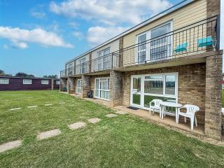 8 Berth Chalet To Hire At Bermuda Holiday Park Nearby Hemsby Beach Ref 18127B - Hemsby - 2