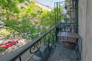 Republic Square Guesthouse - 3