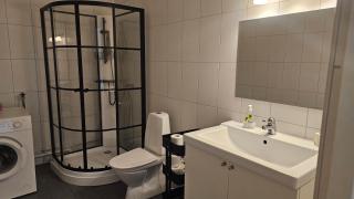 Spacious apartment near beaches - 8