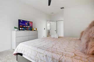 Stunning Vacation Home in Watersong Resort with Large Pool with Spa and Movie Room - 6